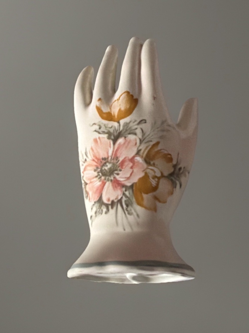 Vintage  St Michael ceramic hand ring and chain holder. Anemone Floral Pattern.